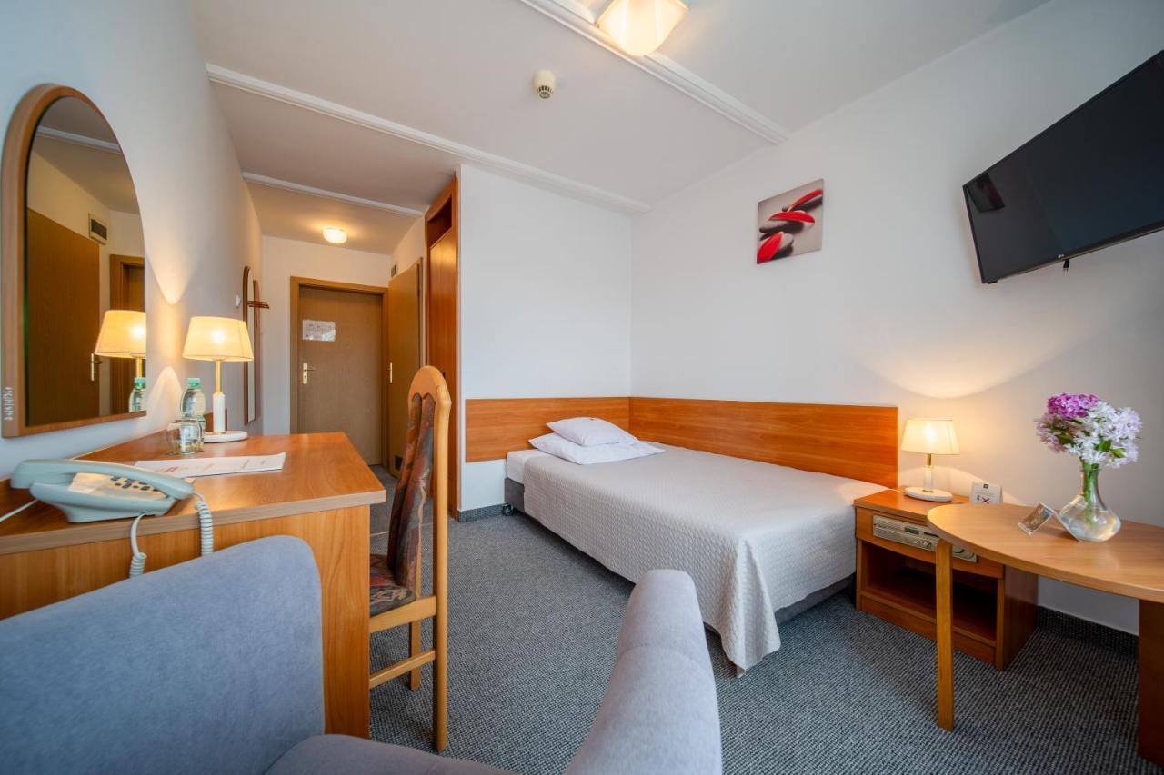 Hotel Gromada Medical Spa Busko-Zdrój Kültér fotó