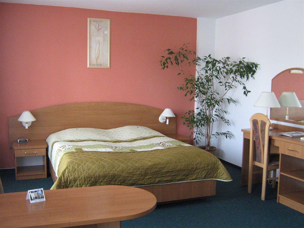 Hotel Gromada Medical Spa Busko-Zdrój Kültér fotó