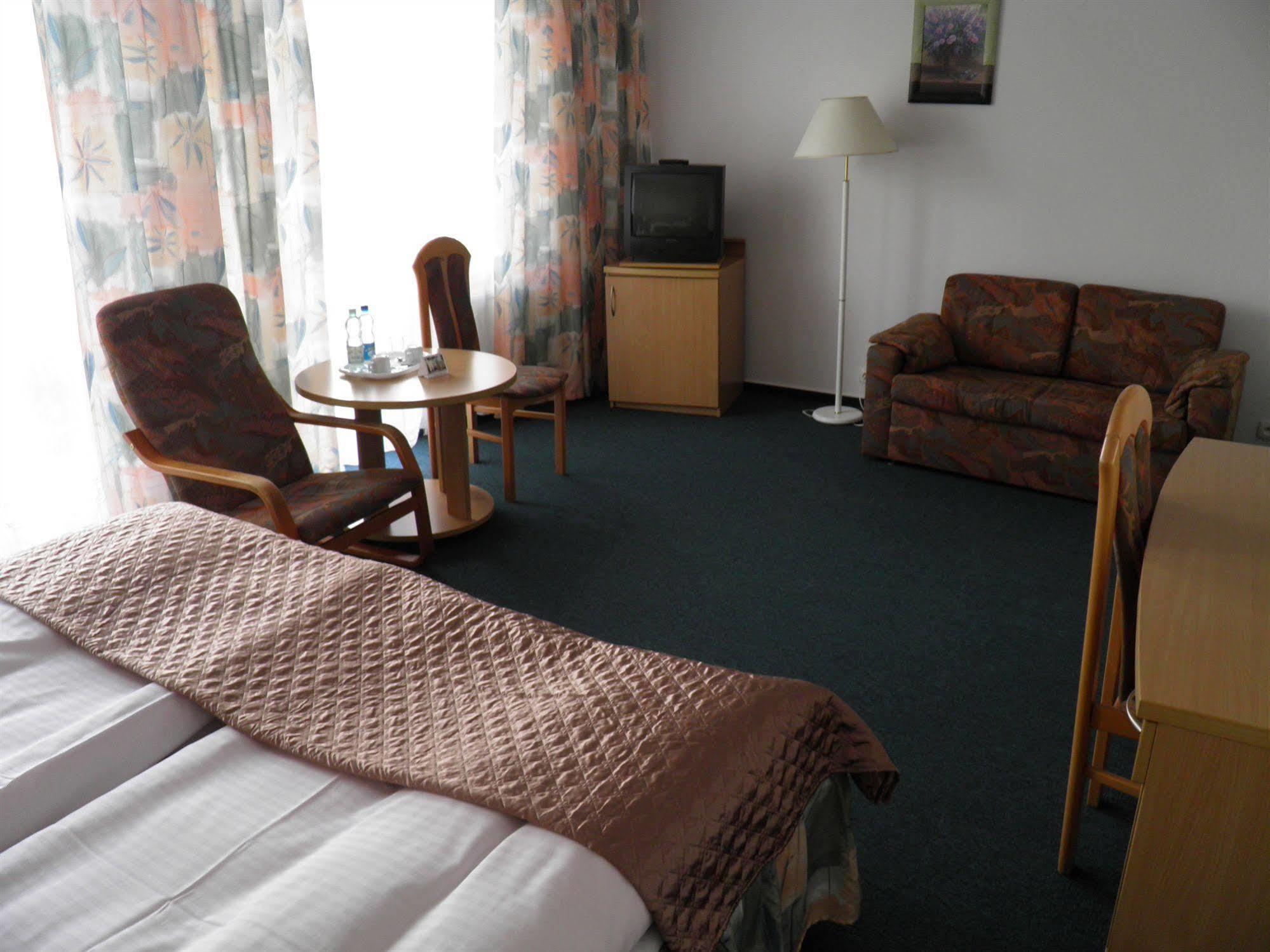 Hotel Gromada Medical Spa Busko-Zdrój Kültér fotó
