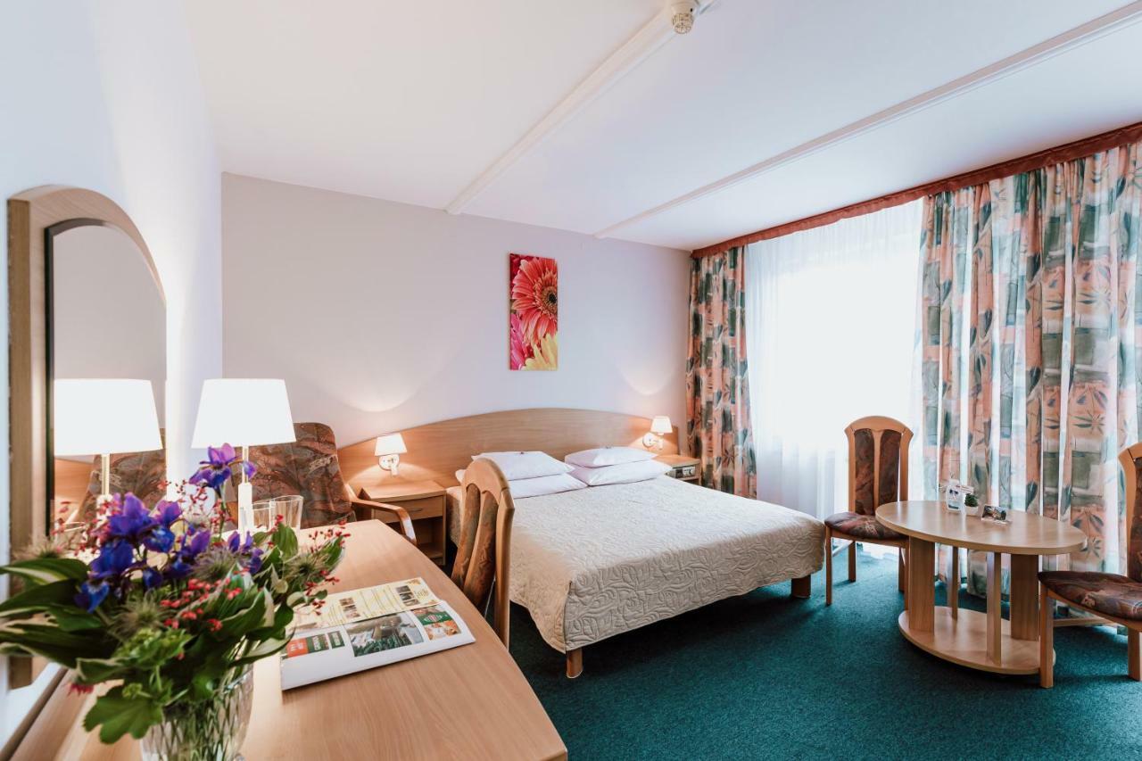 Hotel Gromada Medical Spa Busko-Zdrój Kültér fotó